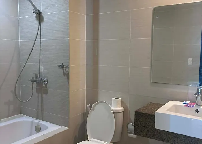2br Staycation Near Airport And Apartment